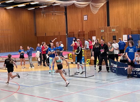 Kreis-Hallenmeisterschaften der U14 bis Aktiven in Neuhof – Die Kugelstoßerinnen setzten die Highlights 