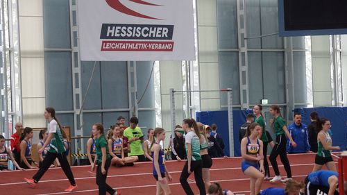 Hessische Hallen-Meisterschaften der U20 und U16 – Emma Röhrdanz ist Hessenmeisterin im Hochsprung der W14 - 