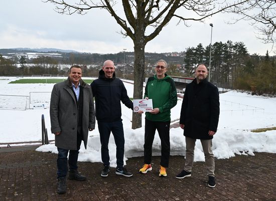 Hünfeld als Standort mit Perspektive – Rhönkampfbahn wurde vom Hessischen Leichtathletik-Verband ausgezeichnet