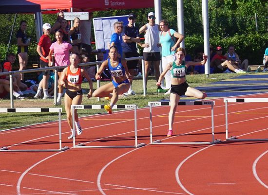 Süddeutsche Meisterschaften Aktive/U18 – Greta Ritz vom Hünfelder SV holt die Süddeutsche Vize-Meisterschaft über 400m Hürden